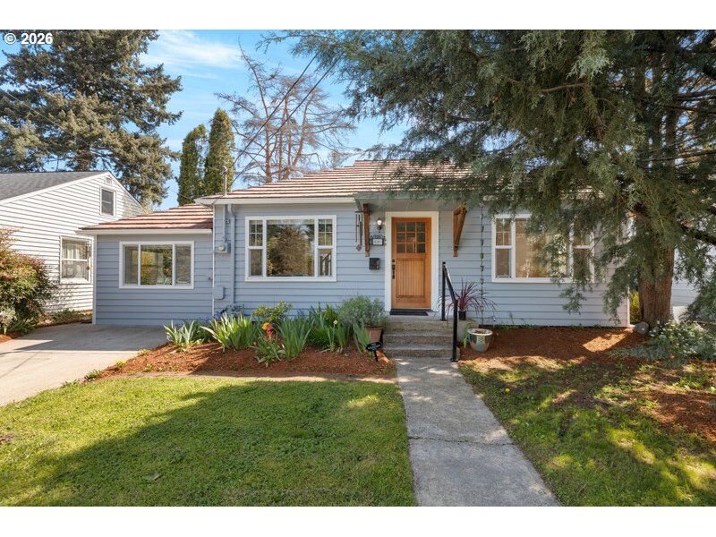 Property Photo:  8260 N Wayland Ave  OR 97203 