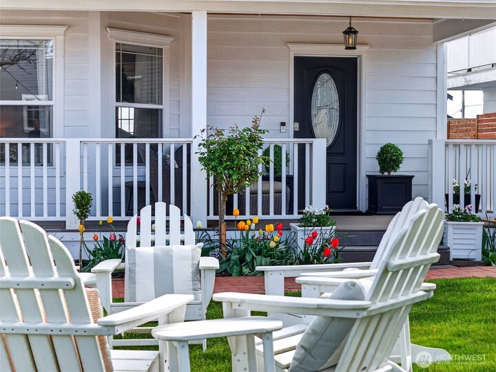 Property Photo:  2913  K Avenue  WA 98221 