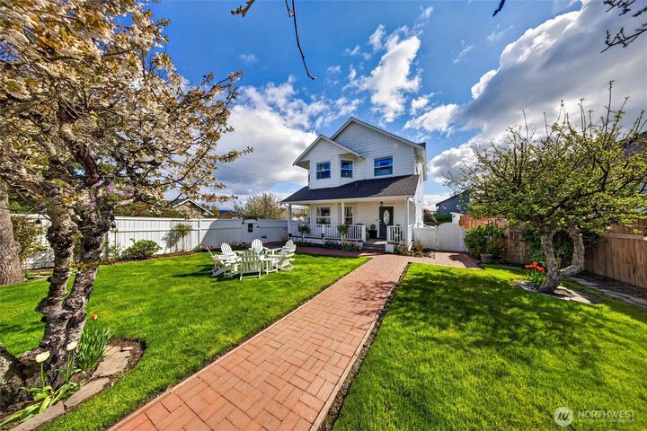 Property Photo:  2913  K Avenue  WA 98221 