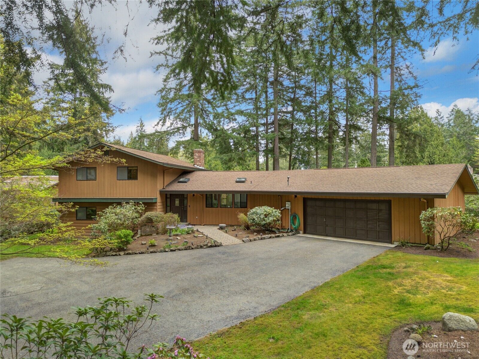 Property Photo:  2901  Wollochet Drive NW  WA 98335 