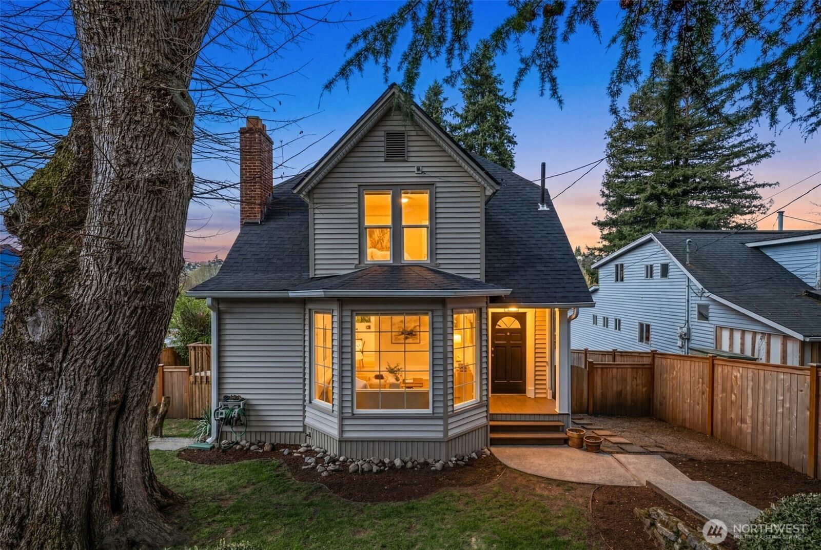 Property Photo: 3019 31st Ave W WA 98199