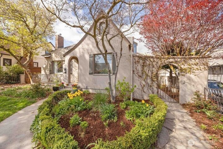 Property Photo:  22 N Franklin Avenue  WA 98801 