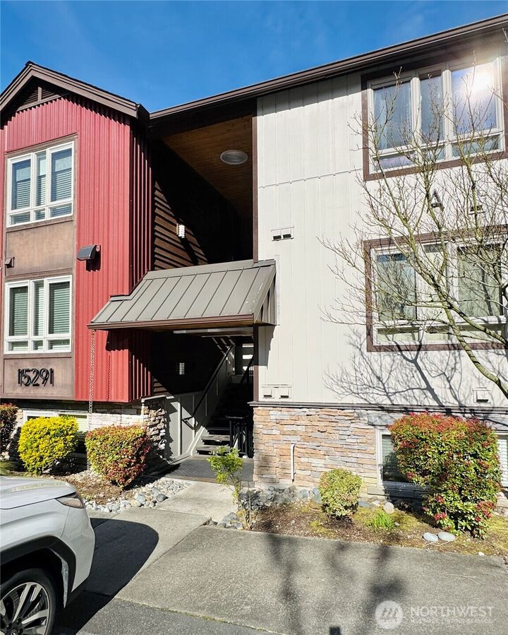 Property Photo:  15291 NE 82nd Street 302  WA 98052 