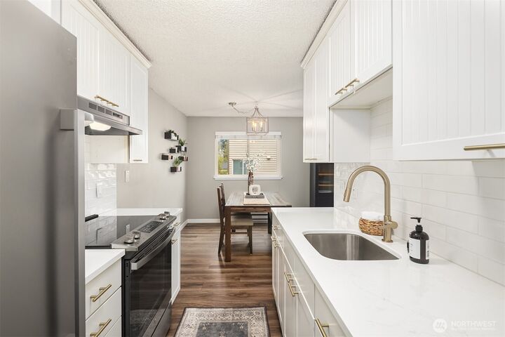 Property Photo:  5501  11th Avenue NW 204  WA 98107 