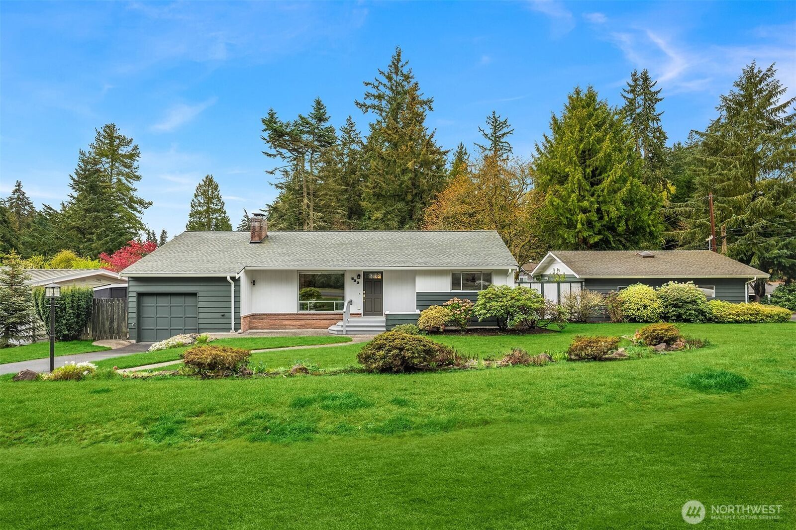 Property Photo:  533 N 185th Place  WA 98133 