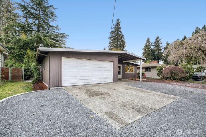 Property Photo:  1420 E Walnut Street  WA 98030 