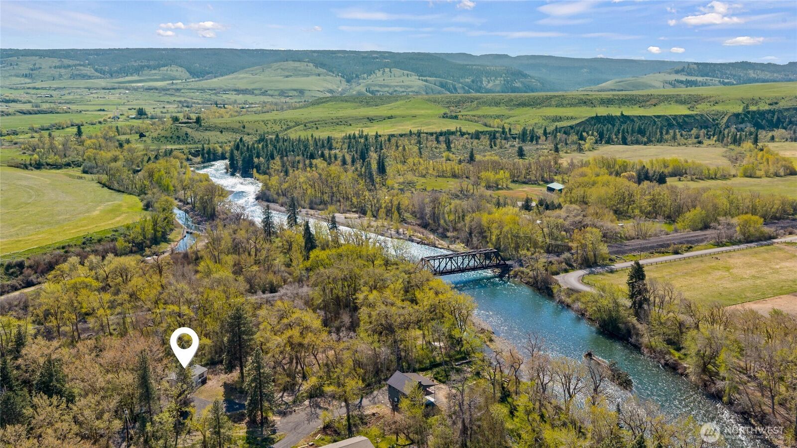 Property Photo: 421 Cottonwood Road WA 98946