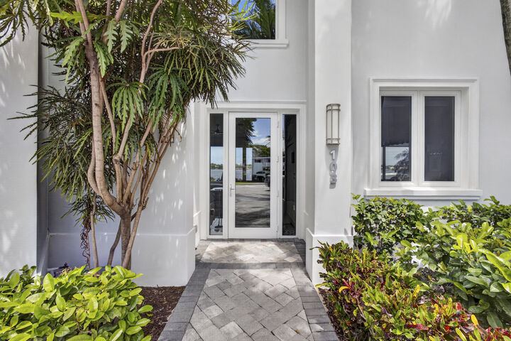 Property Photo:  103 Water Club Court S  FL 33408 
