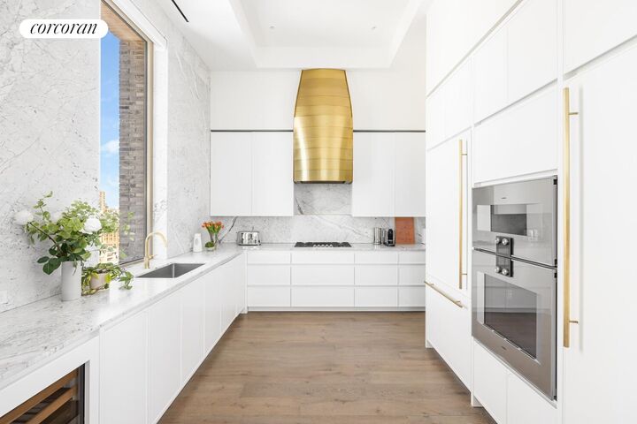 Property Photo:  180 E 88th Street 20B  NY 10128 