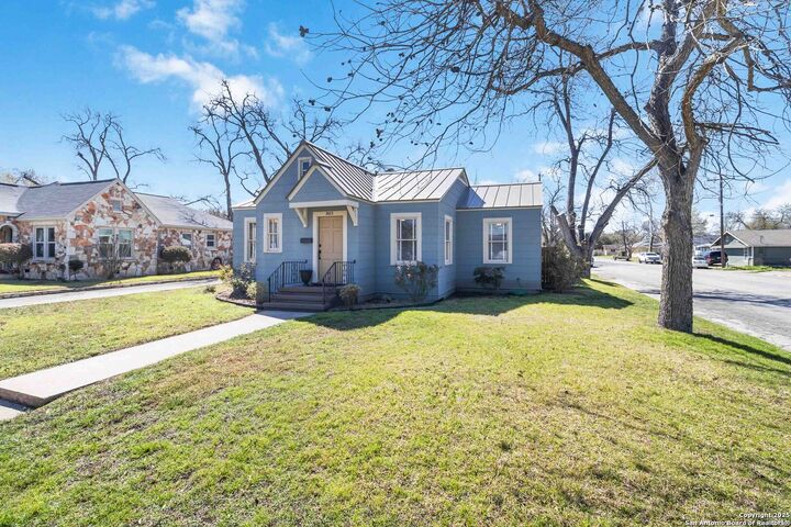 Property Photo:  803 Bismark St  TX 78155 