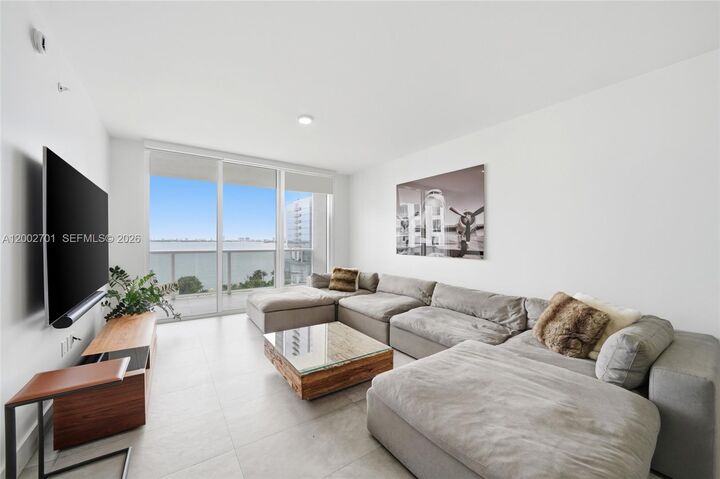 Property Photo:  600 NE 27th St 1002  FL 33137 