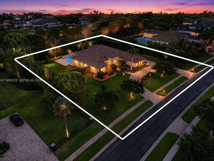 Property Photo:  14401 N Jockey Cir N  FL 33330 