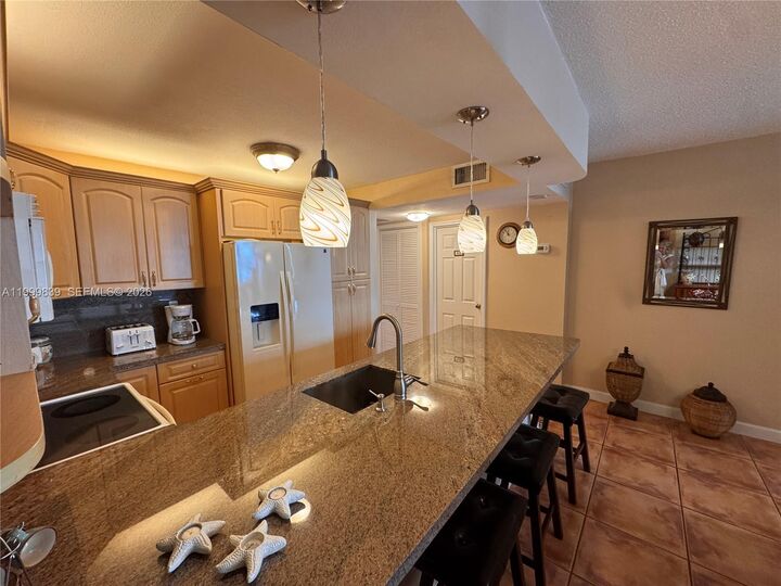 Property Photo:  3725 S Ocean Dr 421  FL 33019 