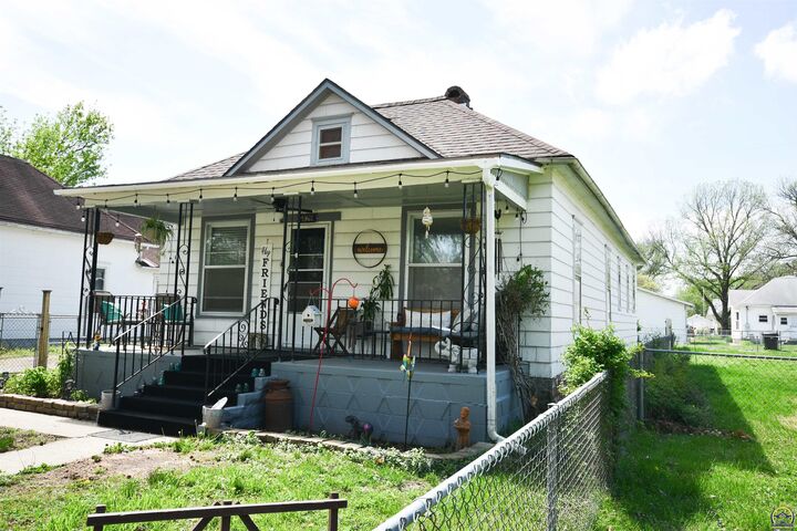 Property Photo:  629 NE Twiss Ave  KS 66616 