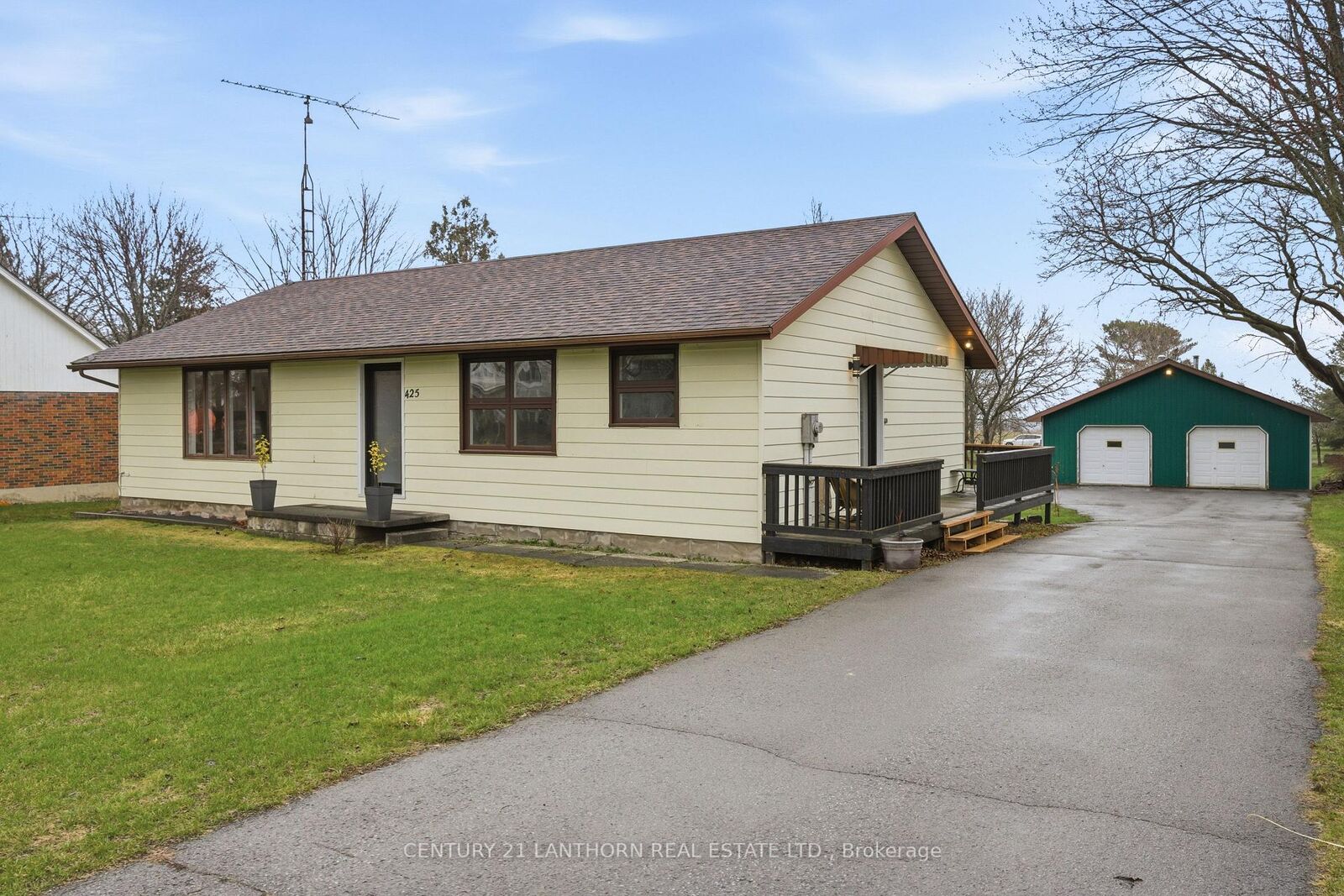 Property Photo: 425 Bloomfield Main Street ON K0K 1G0