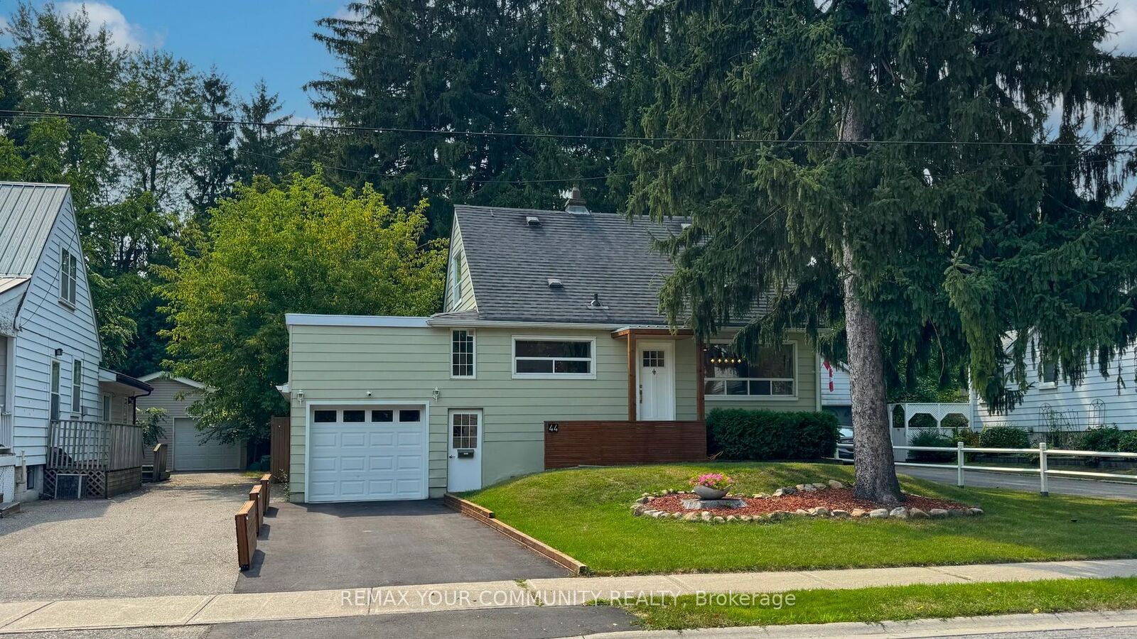 Property Photo: 44 Reaman Street ON L4C 4P1