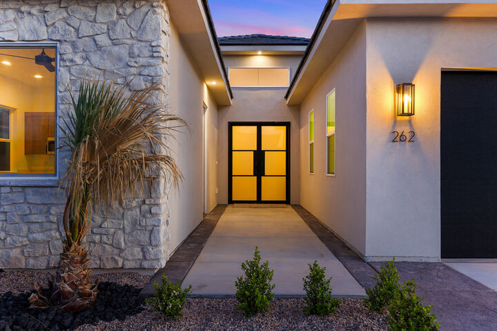 Property Photo:  262 E 1100 N  UT 84737 