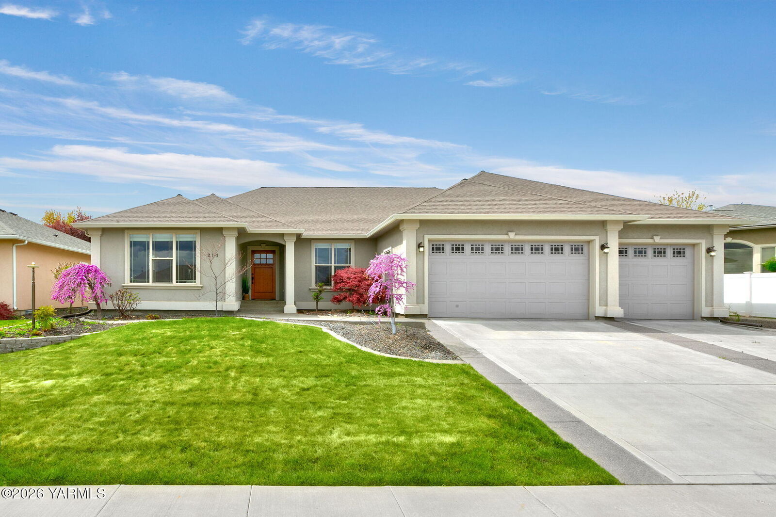 Property Photo: 214 S 92nd Ave WA 98908