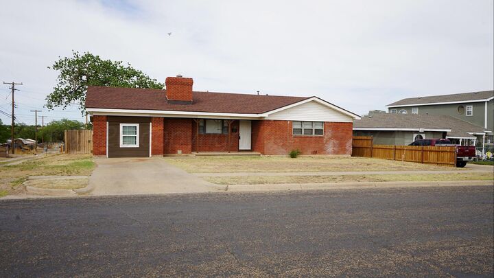 Property Photo:  1009 Sycamore Street  TX 79107-2073 