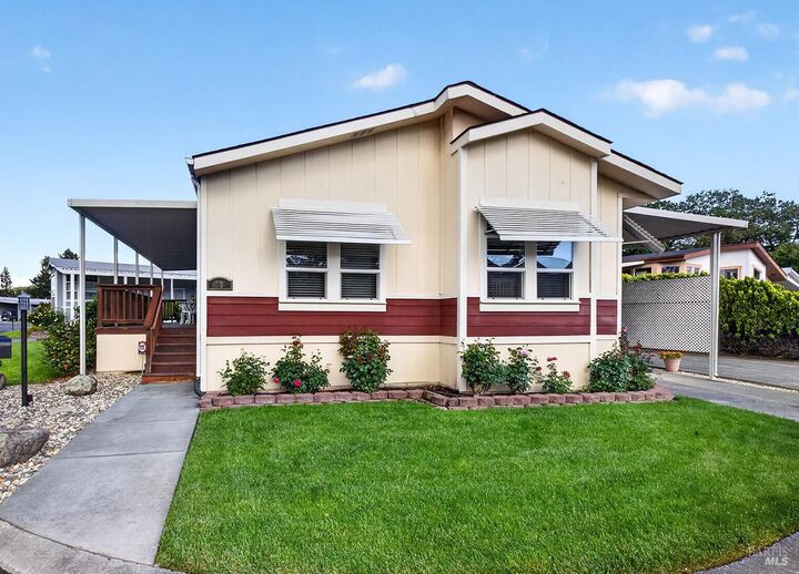 Property Photo:  10 Shamrock Circle  CA 95403 