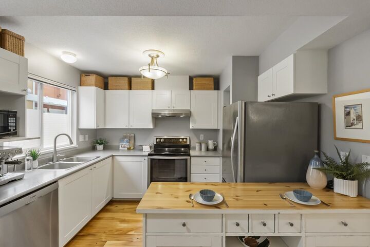 20543 96 Avenue 22 — photo 1