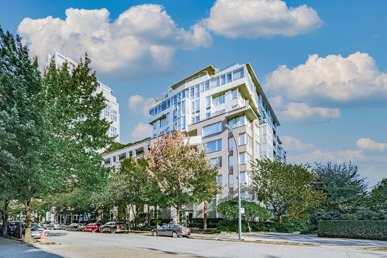 Property Photo: 1288 Marinaside Crescent Ph1003 BC V6Z 2W5