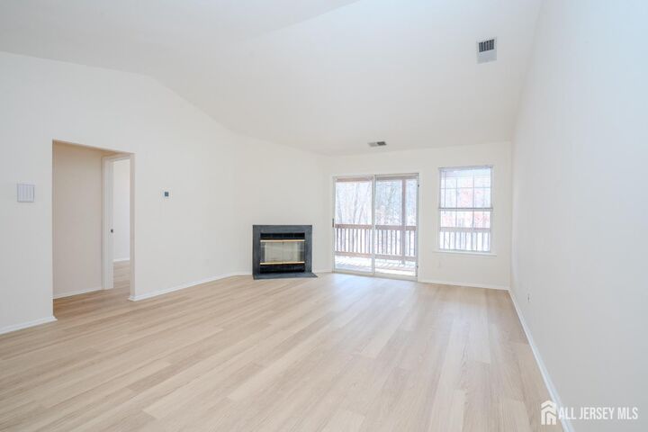 Property Photo:  32 Tanglewood Court  NJ 08852 