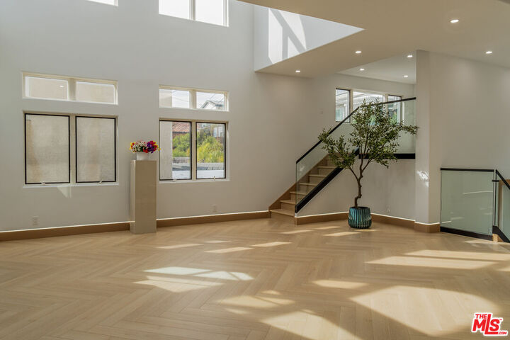 Property Photo:  147 Napoleon St  CA 90293 