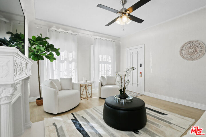 Property Photo:  442 N Orange Grove Ave  CA 90036 