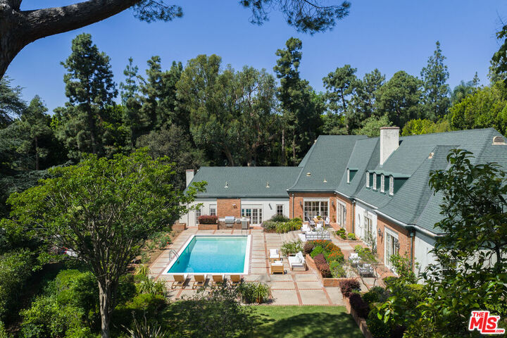 Property Photo:  1025 N Crescent Dr  CA 90210 