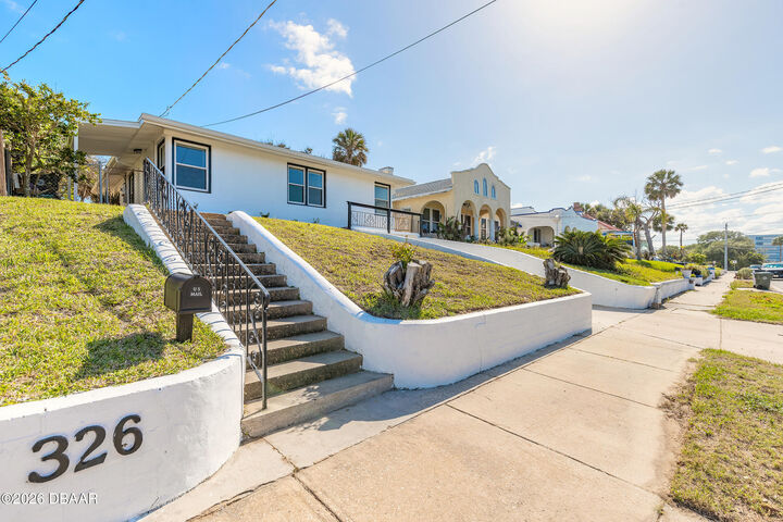 Photo de la propriété:  326 Bostwick Avenue  FL 32118 