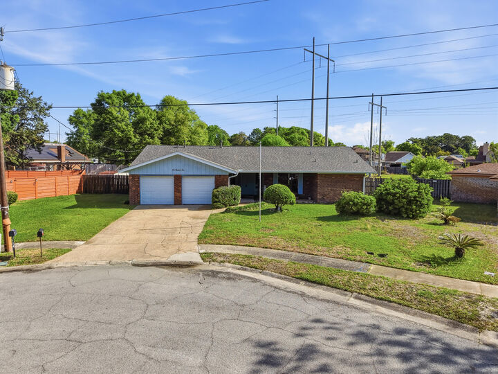 Property Photo:  105 Tanglewood Court  FL 32547 