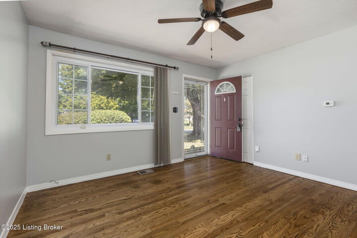 Property Photo:  8016 Edsel Ln  KY 40291 