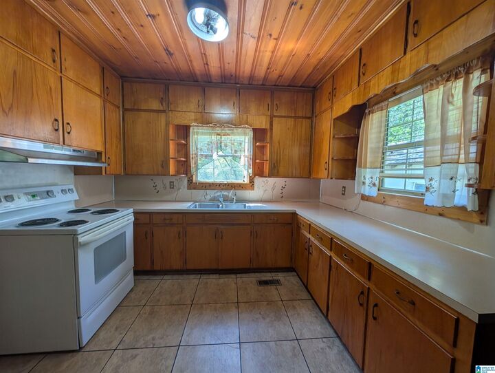 Property Photo:  24 W Glade Road  AL 36206 