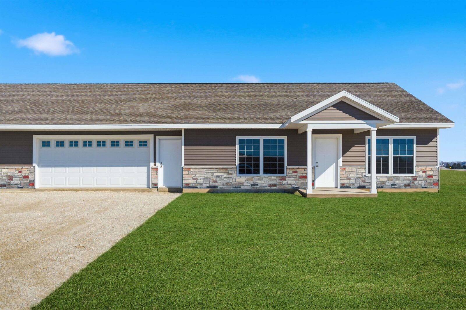 Property Photo:  1303 Max Drive  IA 52057 