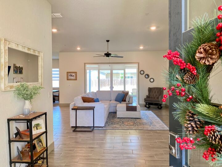 Property Photo:  2404 W Bristol Lane  CA 93230 