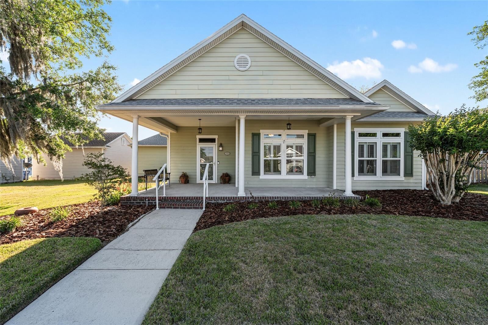 Property Photo:  16624 NW 165th Terrace  FL 32615 