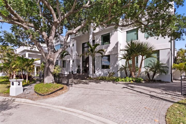 Property Photo: 2 Sandpiper Road FL 33609