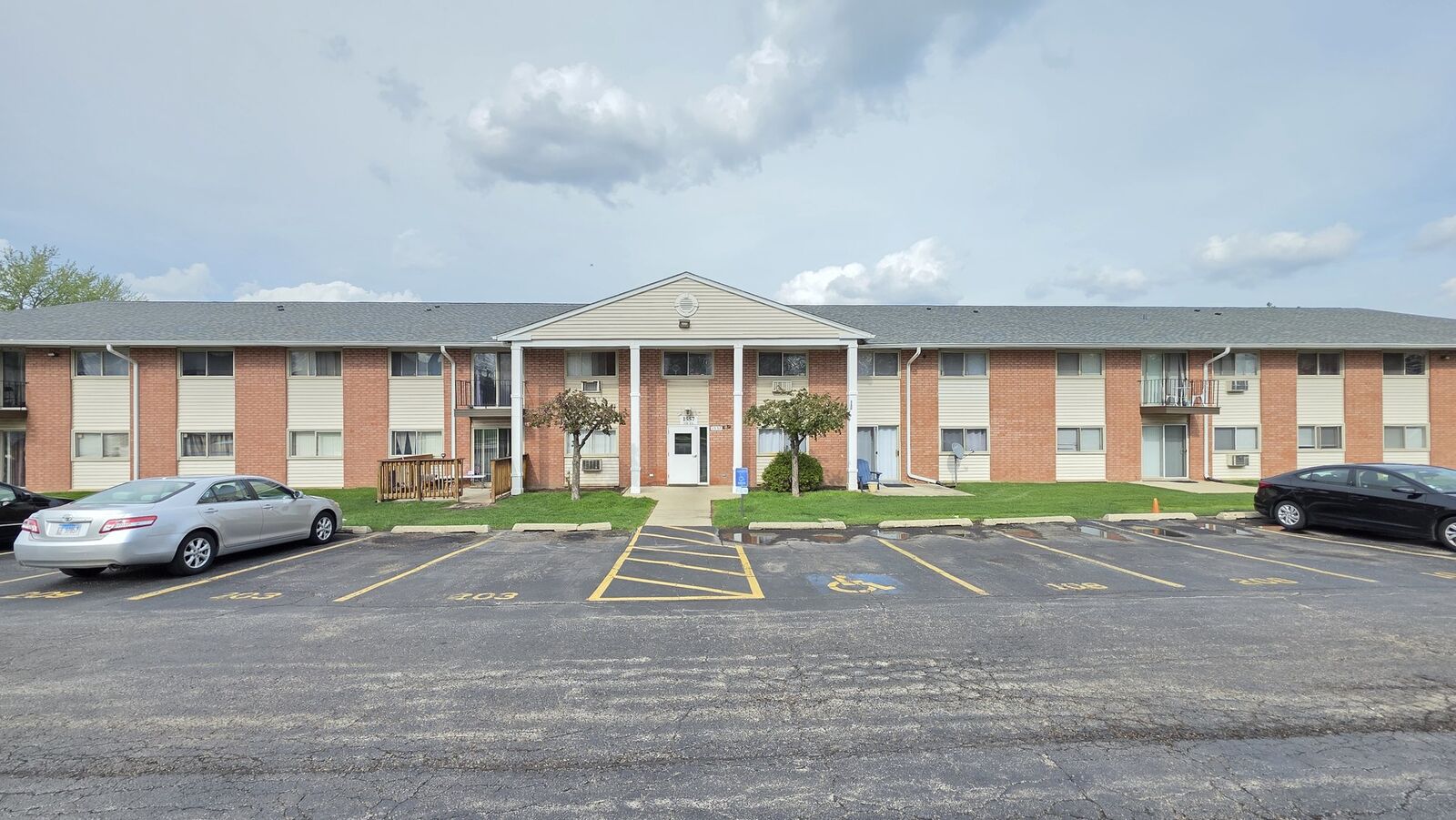 Property Photo:  1557 Jill Court 206  IL 60139 