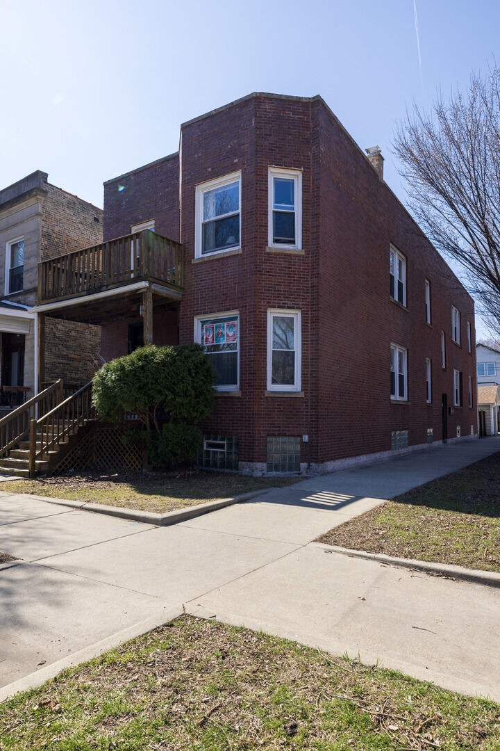 Property Photo:  2648 N Francisco Avenue  IL 60647 