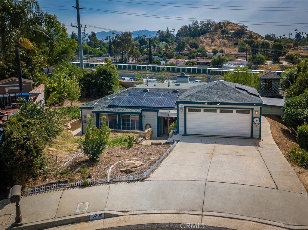 Property Photo: 3208 Gibraltar CA 92506