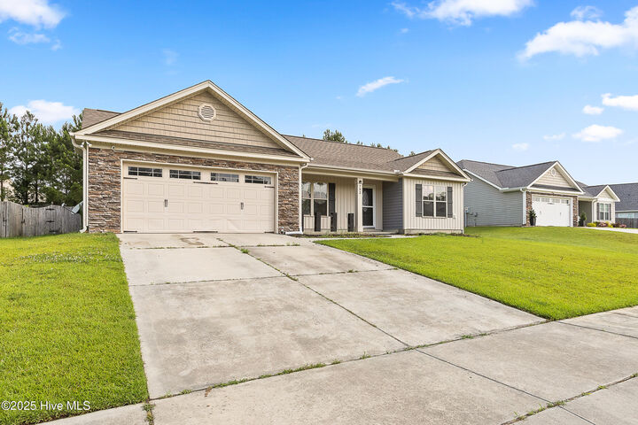 Property Photo:  702 Jasmine Lane  NC 28546 