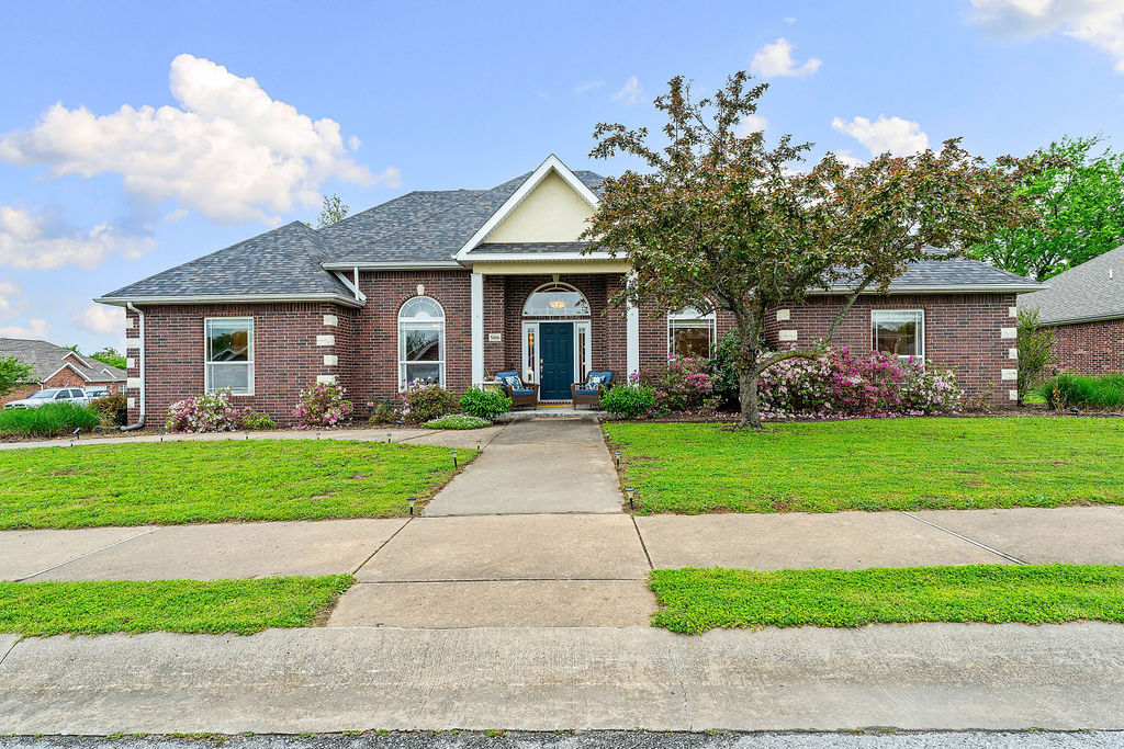 Property Photo:  506 Roselawn Street  AR 72761 