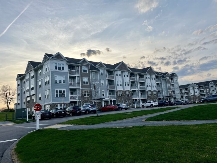 Property Photo:  4204 Peters Farm Way 204  MA 01581 