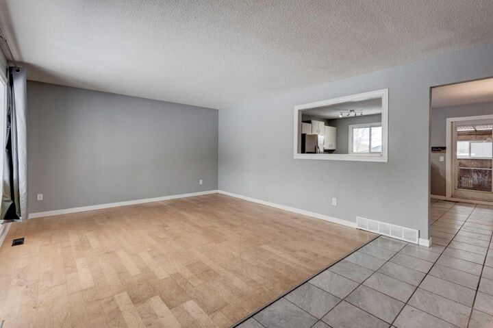 Property Photo:  1071 Maitland Drive NE  AB T2A 5K1 