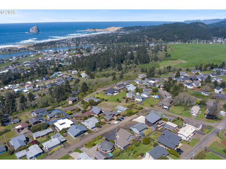 Property Photo:  35460 Lower Loop Rd  OR 97135 