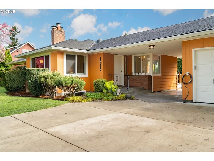 Property Photo:  15910 SE Oatfield Rd  OR 97267 