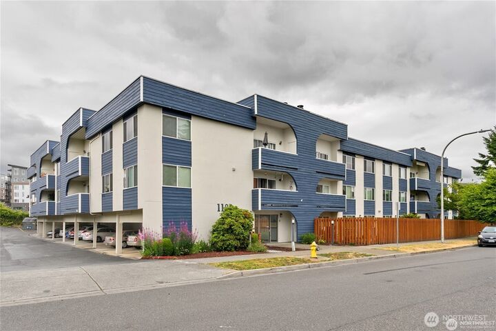 Property Photo:  1100 Ave NE Harrington Avenue NE 211  WA 98056 