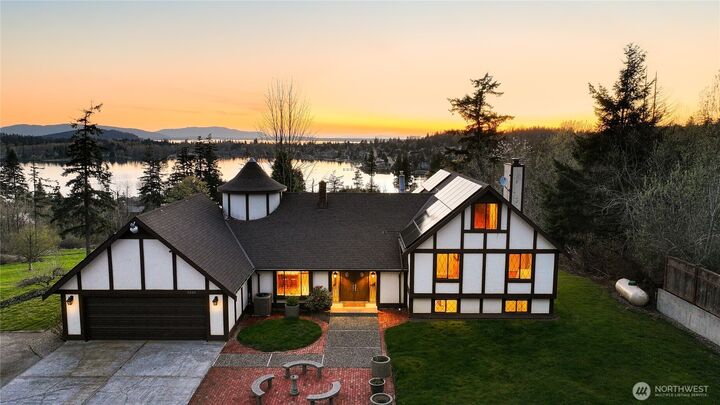 Property Photo:  5225 E North Street  WA 98226 