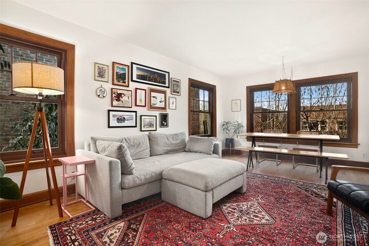 Property Photo:  408  Bellevue Avenue E 302  WA 98102 